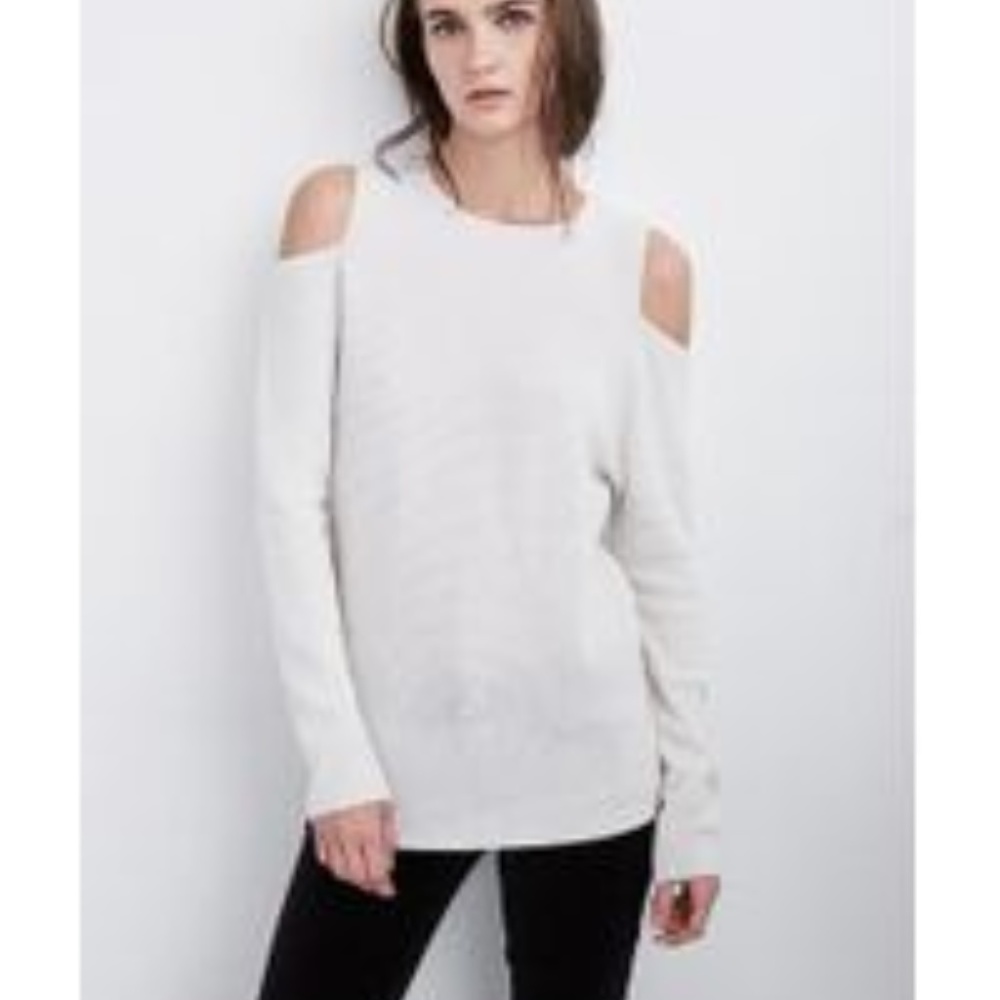 Cashmere sweater with shoulder cut outs